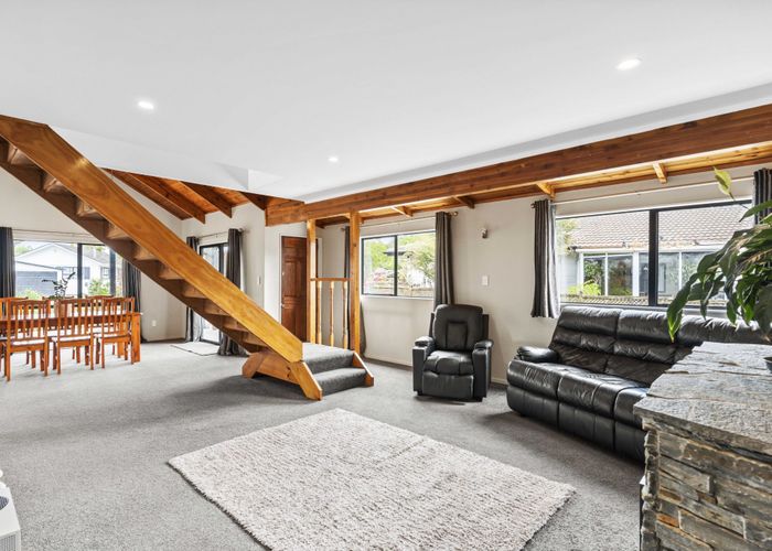  at 46 Redlands Grove, Swanson, Auckland
