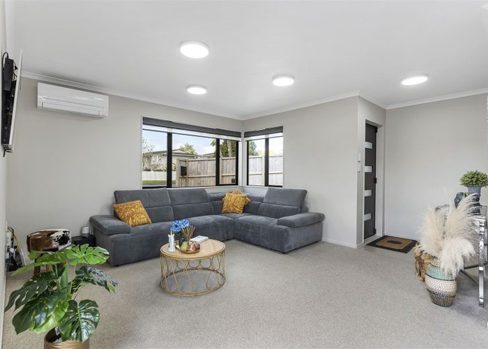  at 2 Anna Lane, Glen Eden, Auckland