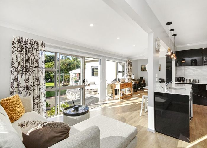  at 14 Whites Line West, Woburn, Lower Hutt