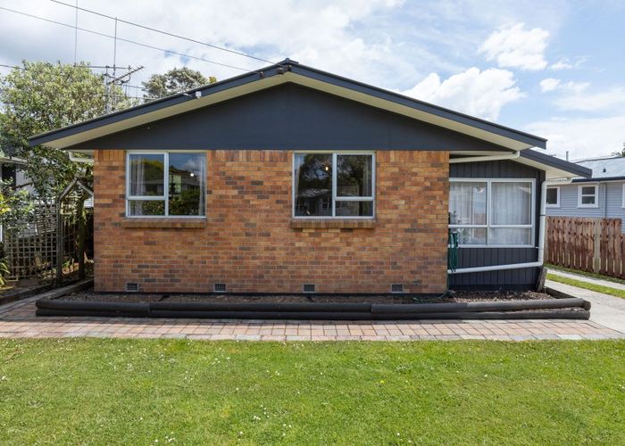  at 22 Manapouri Place, Glenview, Hamilton