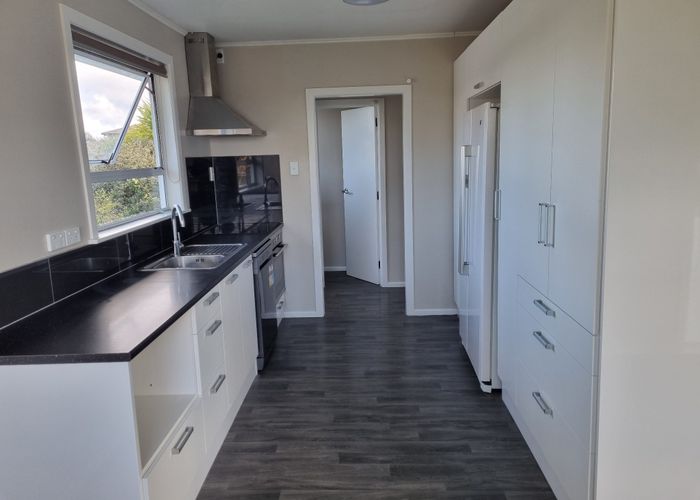  at 7 Crystal Ave, Glendene, Waitakere City, Auckland