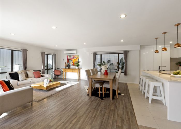  at 2/41 Fairmount Road, Titirangi, Auckland