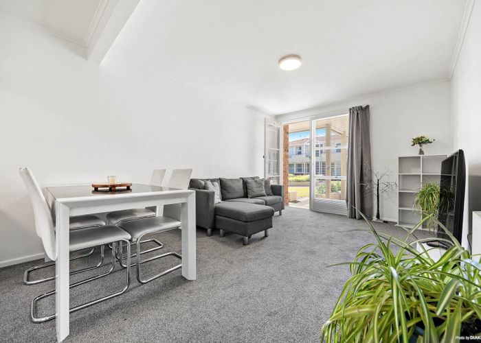  at 22I Aratonga Avenue, Greenlane, Auckland