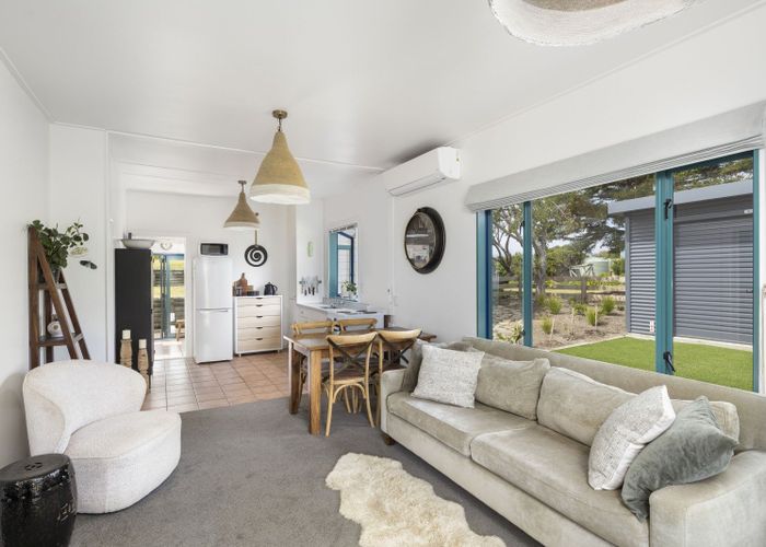  at 43 Pinedale Crescent, Riversdale Beach