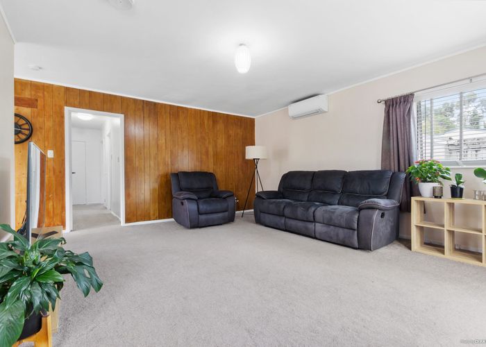  at 1/52 Tudor Road, Henderson, Auckland