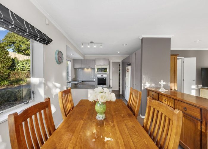  at 1/16 Woodview Rise, Botany Downs, Manukau City, Auckland