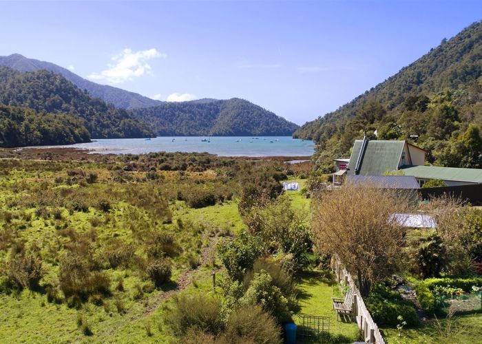  at 195 Duncan Bay, Tennyson Inlet, Marlborough