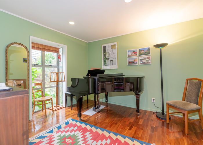  at 2/16 Zion Road, Birkenhead, Auckland