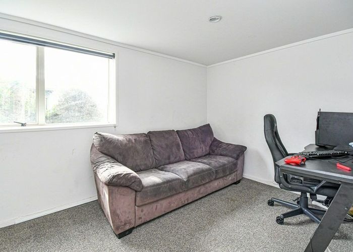  at 15 Lowburn Place, Clover Park, Manukau City, Auckland