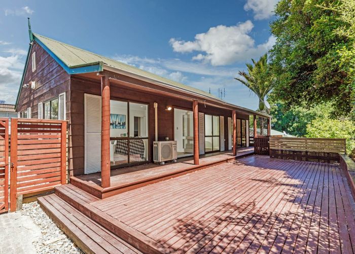  at 1/17 Geoffrey Road, Torbay, Auckland