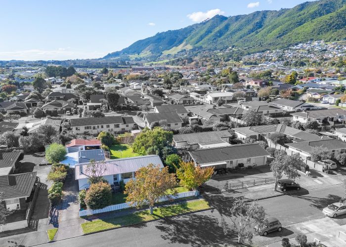  at 8 Andrew Street, Waikanae