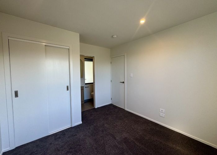  at 2/506 Glenfield Road, Bayview, North Shore City, Auckland