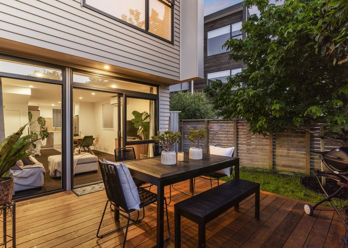  at 12/15 Chivalry Road, Glenfield, North Shore City, Auckland