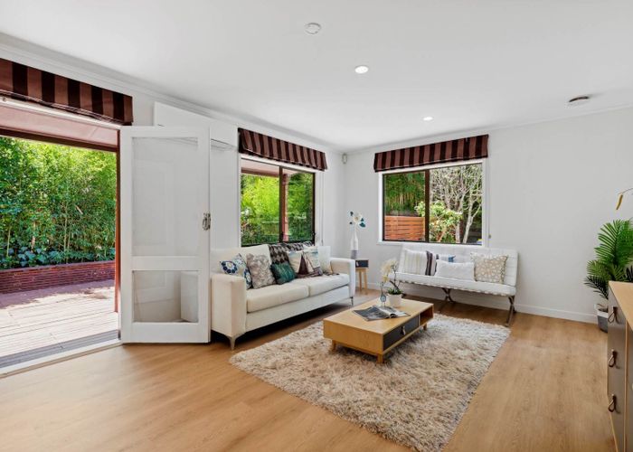  at 1/17 Geoffrey Road, Torbay, Auckland