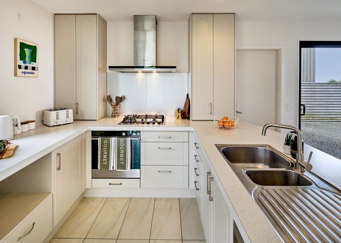  at 9 Lacebark Lane, Woodridge, Wellington, Wellington