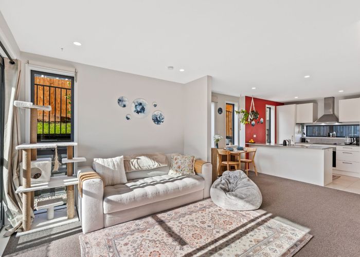  at 4/42 View Road, Henderson, Waitakere City, Auckland
