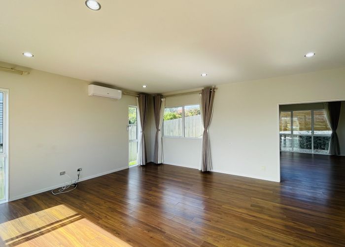  at 4A MARINA VIEW DR, West Harbour, Waitakere City, Auckland