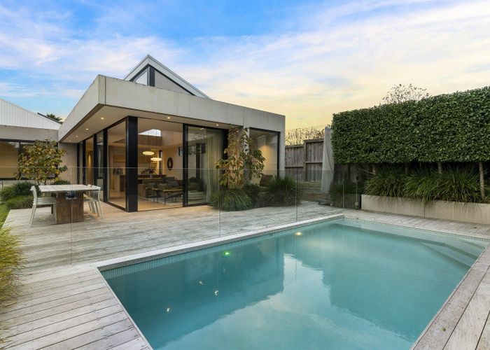  at 90 Walker Road, Point Chevalier, Auckland