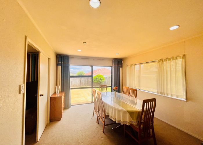  at 27 Ambleside Drive, Northpark, Auckland