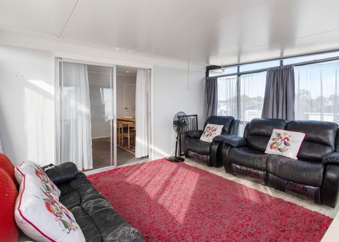  at 2 Hobart Crescent, Manurewa, Manukau City, Auckland