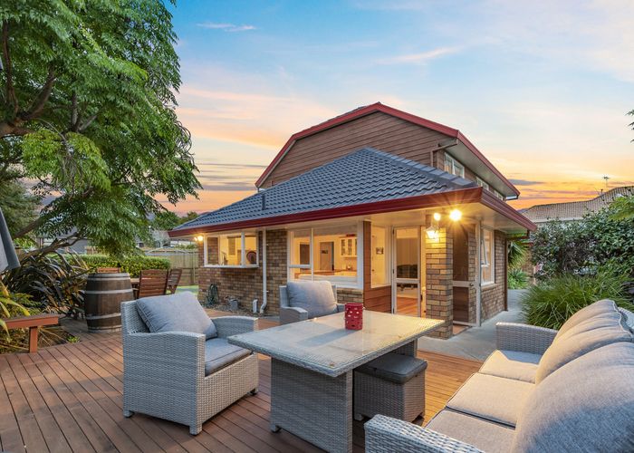  at 16 Driscoll Place, Farm Cove, Auckland