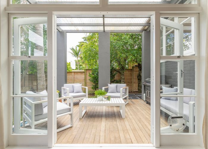  at 2 Nottingham Street, Westmere, Auckland