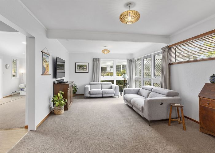  at 142 Kahu Road, Paremata, Porirua