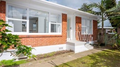  at 1/18 Evelyn Place, Hillcrest, Auckland