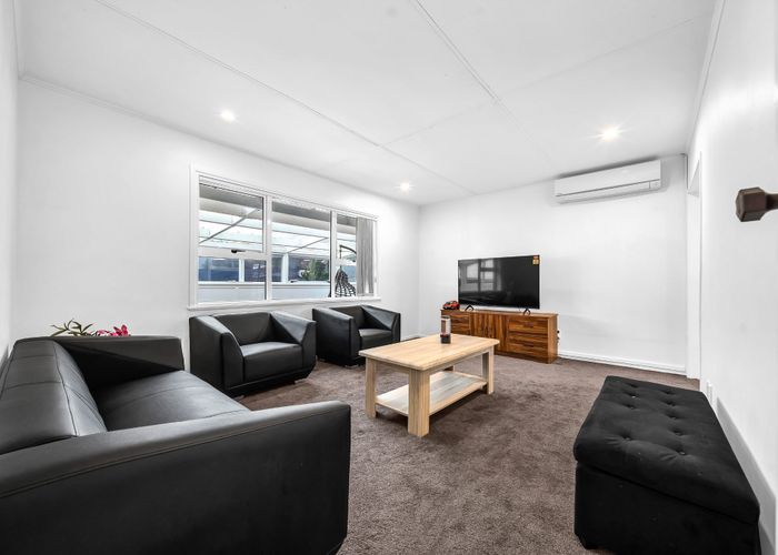  at 42 White Swan Road, Mount Roskill, Auckland City, Auckland