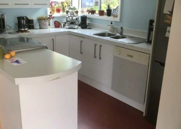  at 39 Hiwi Crescent, Titahi Bay, Porirua, Wellington