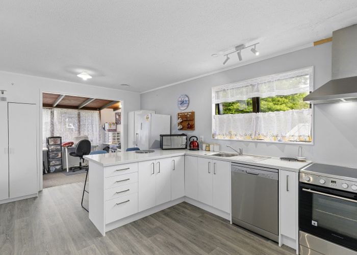  at 112 Norana Road, Timberlea, Upper Hutt
