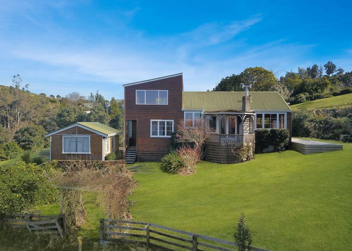 Free property data for 30 Brenton Place, Whangamata homes.co.nz