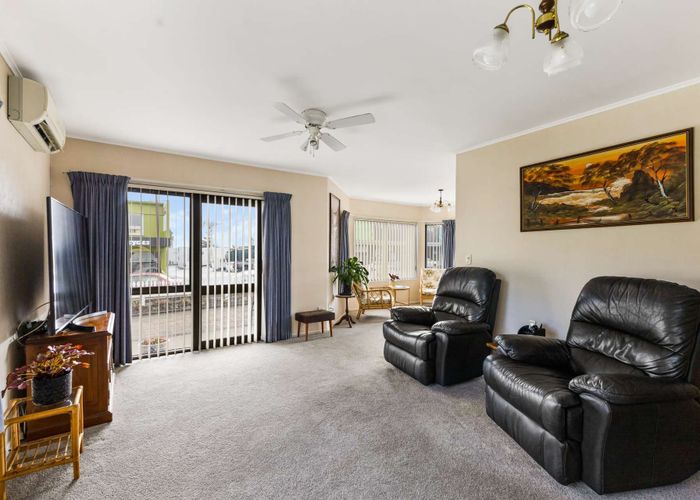  at 1/478 Devon Street East, Strandon, New Plymouth
