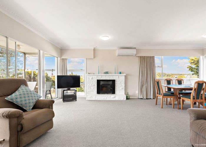  at 37 Chivalry Road, Glenfield, Auckland