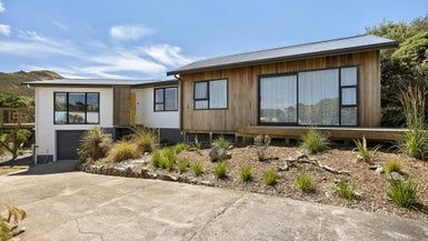 at 11 Frobisher Street, Island Bay, Wellington