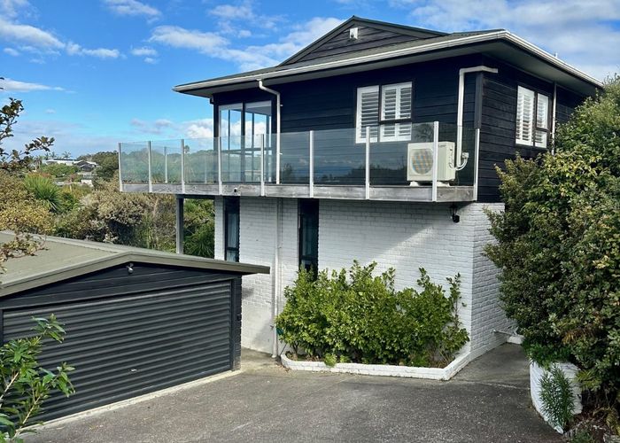  at 2/35 Aberdeen Road, Castor Bay, Auckland