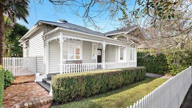 at 4 Bank Street, Mount Eden, Auckland