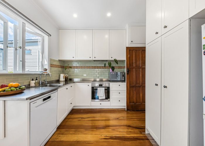  at 127 Point Chevalier Road, Point Chevalier, Auckland