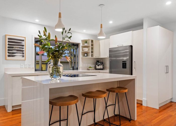 at 2/21 Montgomery Avenue, Rothesay Bay, North Shore City, Auckland