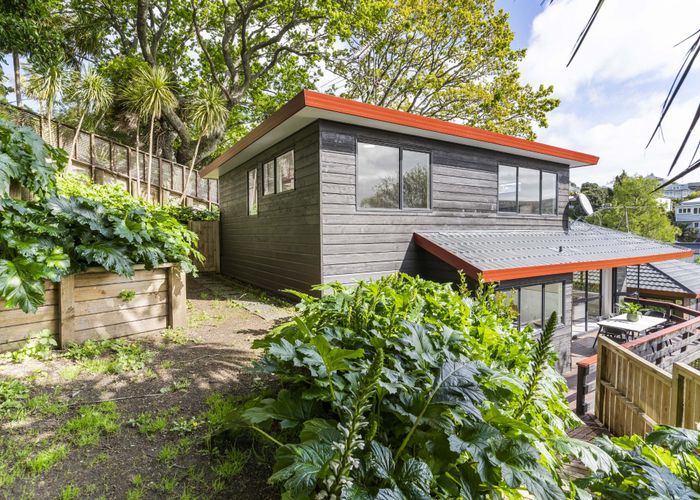  at 2/82 Bassett Road, Remuera, Auckland