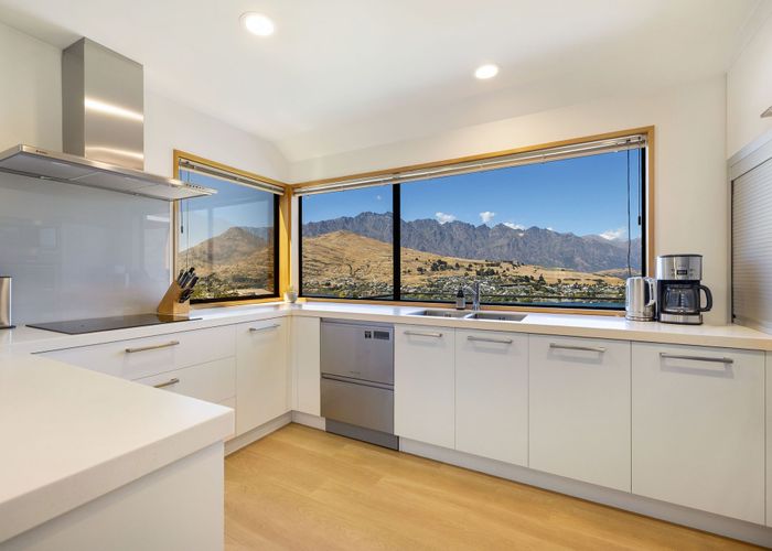  at 4 Peregrine Place, Queenstown Hill, Queenstown-Lakes, Otago