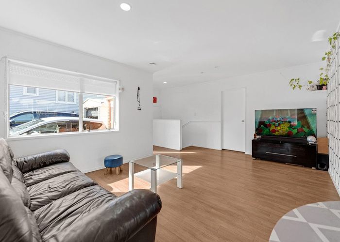  at 2/40 Chartwell Avenue, Glenfield, North Shore City, Auckland