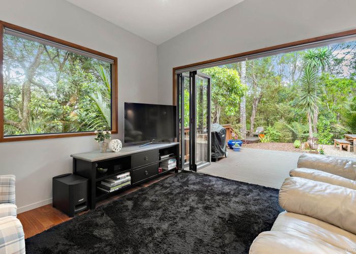  at 65 Kauri Point Road, Laingholm, Auckland