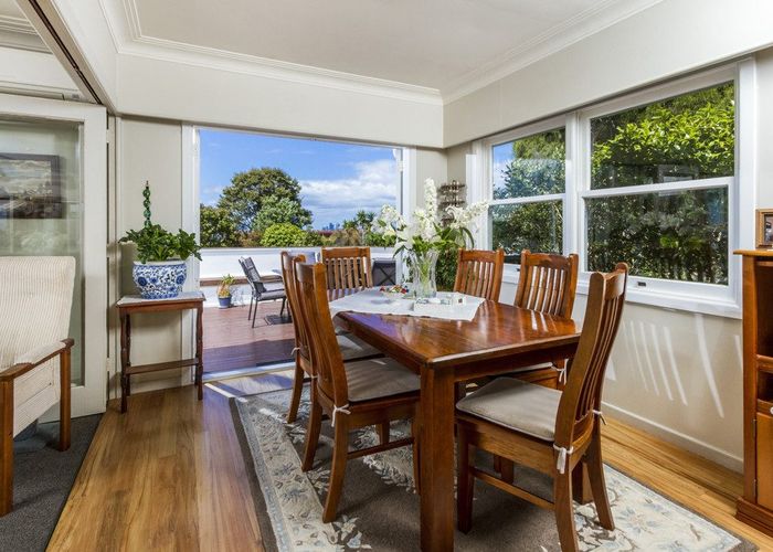  at 72 Ocean View Road, Northcote, Auckland