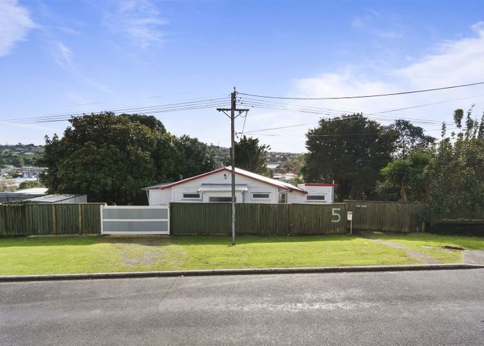  at 5 Argyle Road, Browns Bay, Auckland