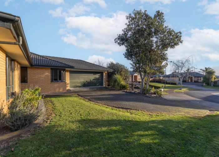  at 26 Holford Place, Huntington, Hamilton