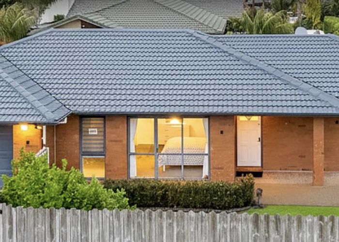  at 62 Bob Charles Drive, Golflands, Auckland