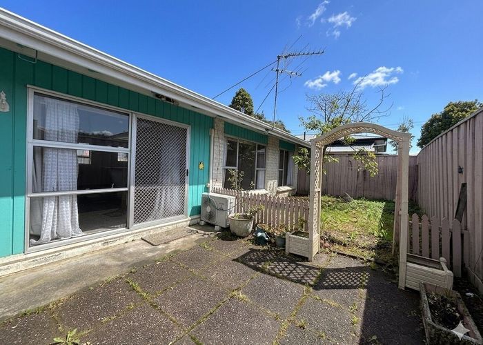  at 2/30 Gray Avenue, Mangere East, Manukau City, Auckland