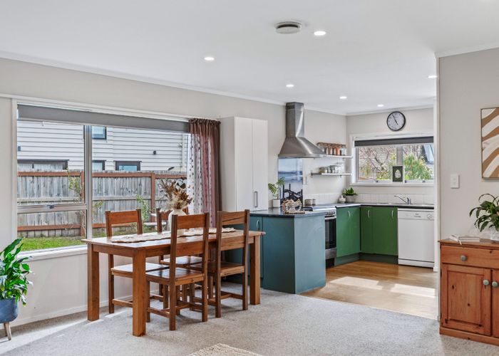  at 2/4 Illana Place, Ranui, Waitakere City, Auckland