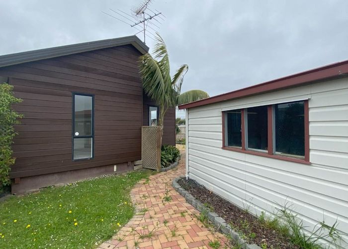  at 38 Heathridge Place, Burswood, Auckland